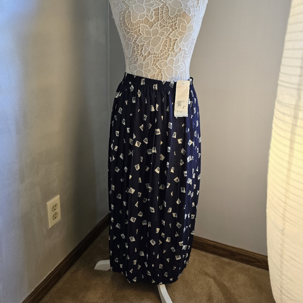 Women's Navy Blue Patterned Skirt New WITH TAGS